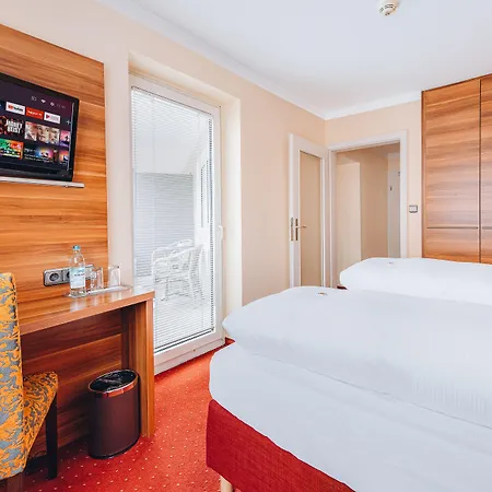 Hotell Isartor 3*