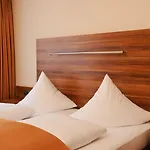 Hotell Isartor 3*