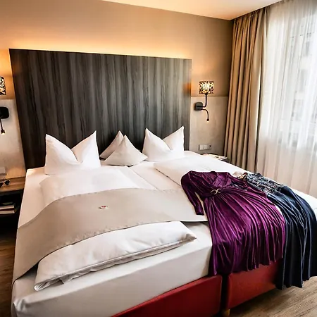 Hotell Isartor 3*